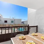 Blue Sky Apartment *