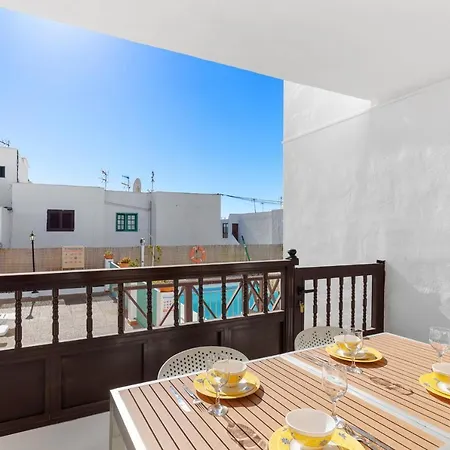 Blue Sky Apartment *
